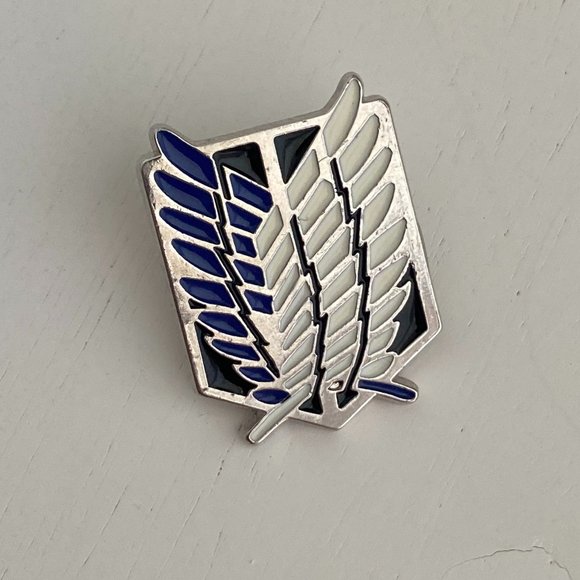 Attack on Titan Scout Regiment Emblem Pin - Picture 1 of 2